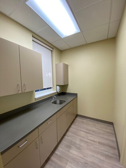 More Photos Of 11623 Philadelphia Rd, White Marsh Medical For Lease