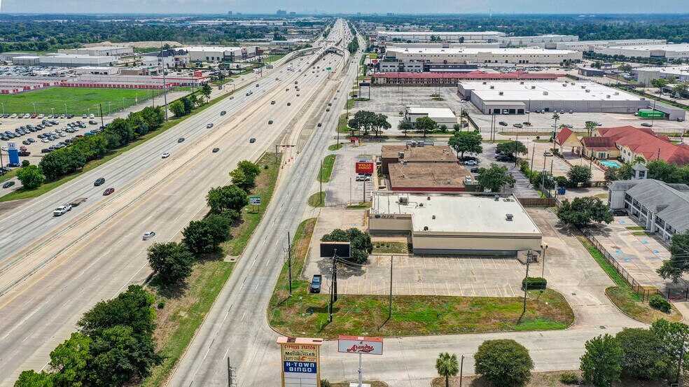 More Photos Of 17313 North Fwy, Houston Auto Repair For Sale