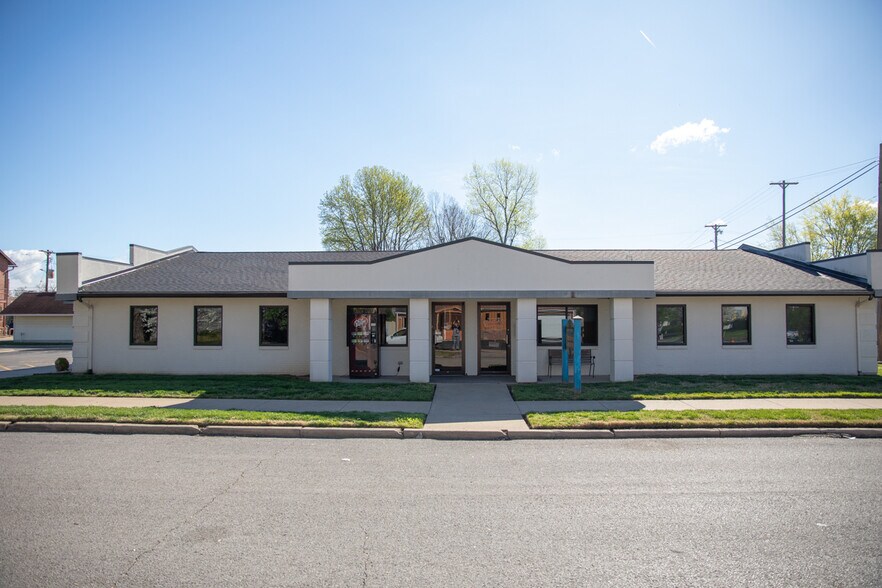 More Photos Of 1709 Walnut St, Murphysboro Bank For Sale
