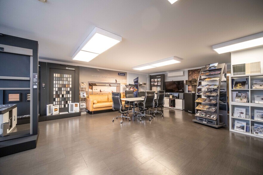 More Photos Of 9267-9295 Shaughnessy St, Vancouver Warehouse For Sale