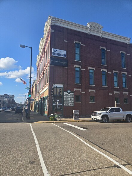 Primary Photo Of 101-105 N Bridge St, Chippewa Falls Storefront Retail Office For Lease