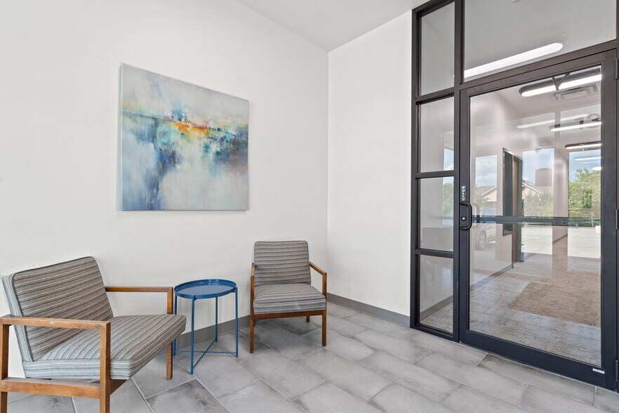 More Photos Of 1310 NW Vivion Rd, Kansas City Office For Lease