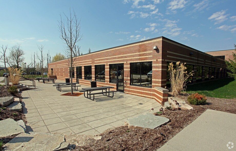 More Photos Of 31440 Northwestern Hwy, Farmington Hills Office For Lease