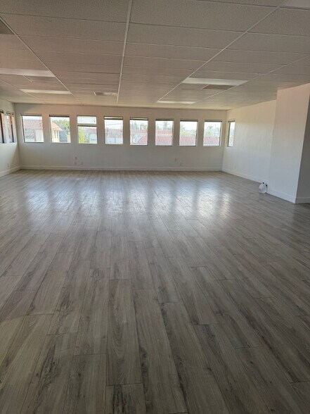 More Photos Of 20951 Brookhurst St, Huntington Beach Loft Creative Space For Lease