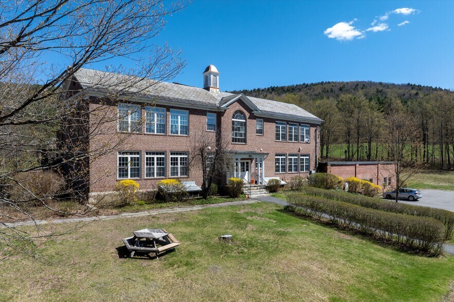 More Photos Of 25 Warner Center Rd, Saxtons River Apartments For Sale