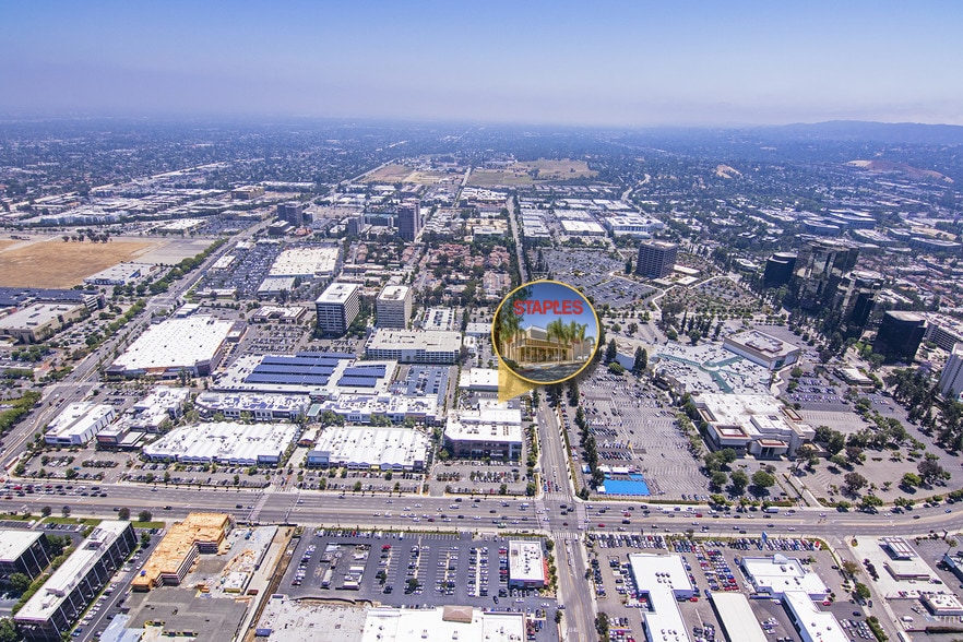 More Photos Of 21825 Erwin St, Woodland Hills Department Store For Sale