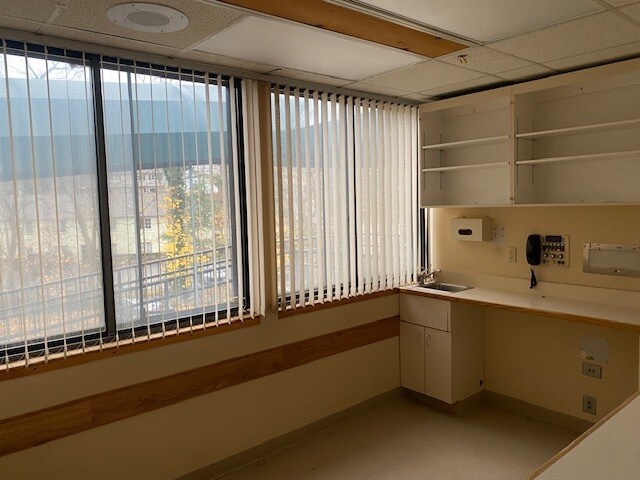 More Photos Of 200 W Carver St, Huntington Medical For Lease