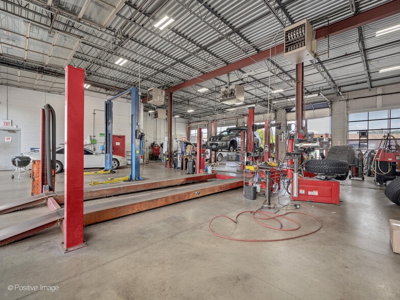 More Photos Of 524-530 W Grand Ave, Elmhurst Auto Repair For Sale