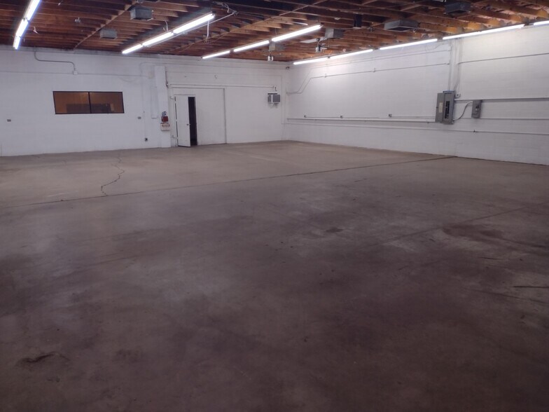 More Photos Of 4165 W Clarendon Ave, Phoenix Manufacturing For Lease