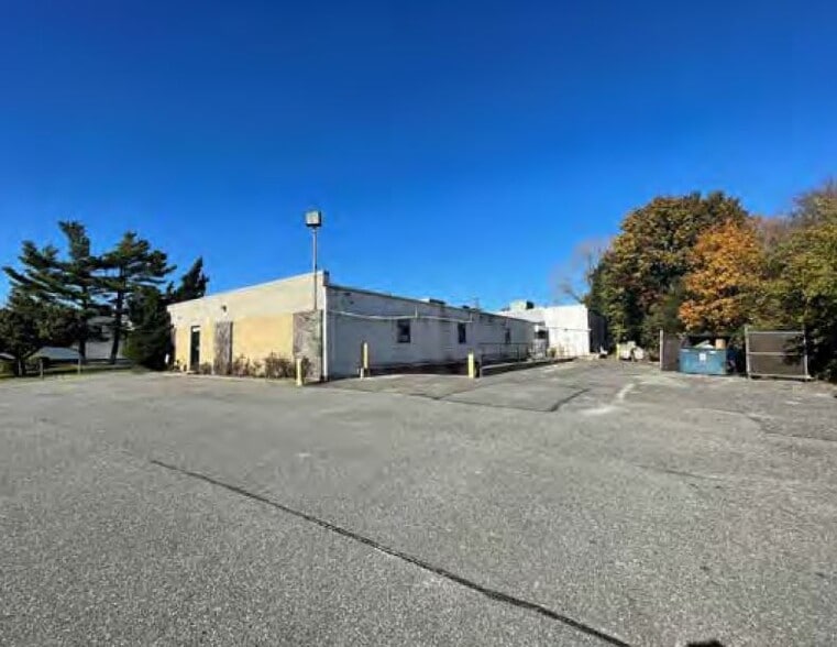 More Photos Of 22 Connor Ln, Deer Park Warehouse For Lease