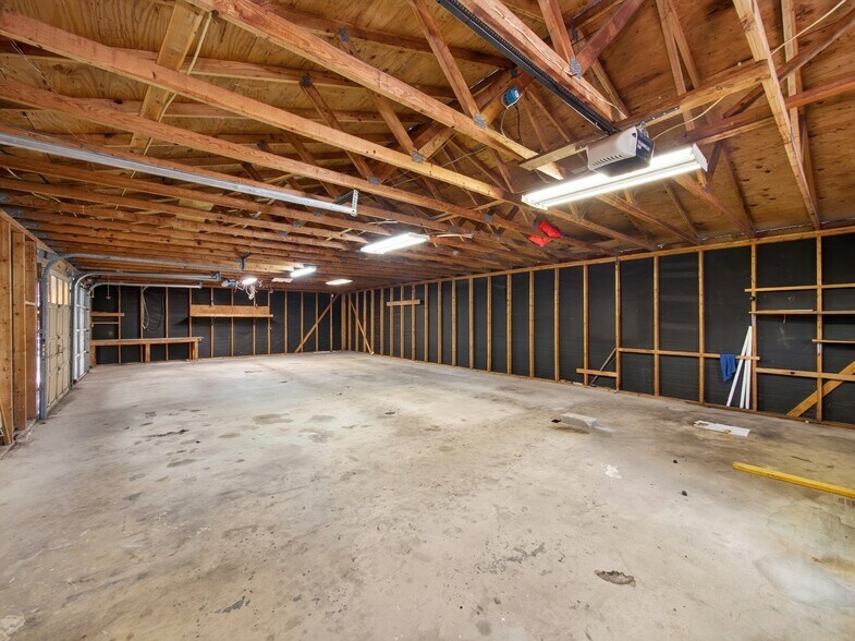 More Photos Of 1702 Lone Oak Dr, Leander Flex For Sale