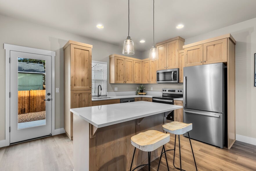 More Photos Of 63281 NW Ski Ln, Bend Multifamily For Sale