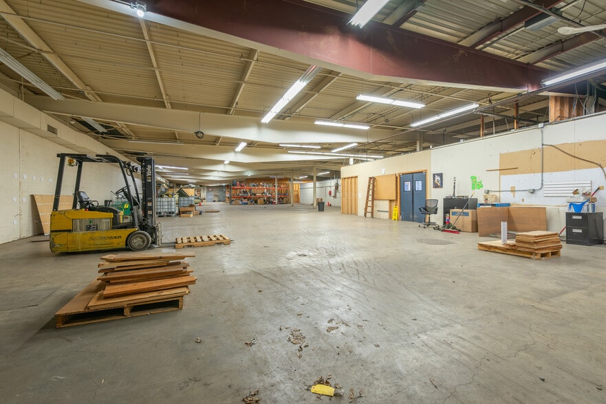 More Photos Of 1650 S Galena Ave, Freeport Industrial For Sale