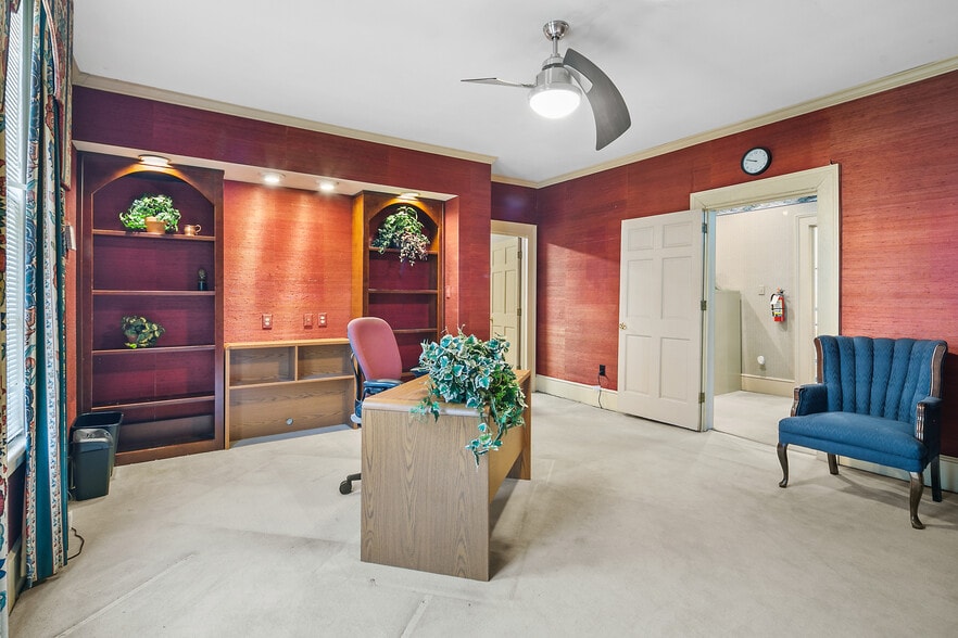 More Photos Of 127 S Cool Spring St, Fayetteville Office For Sale