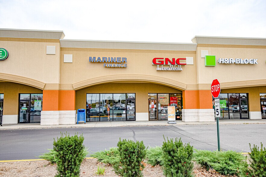 More Photos Of 3175 W 3rd St, Bloomington Unknown For Lease