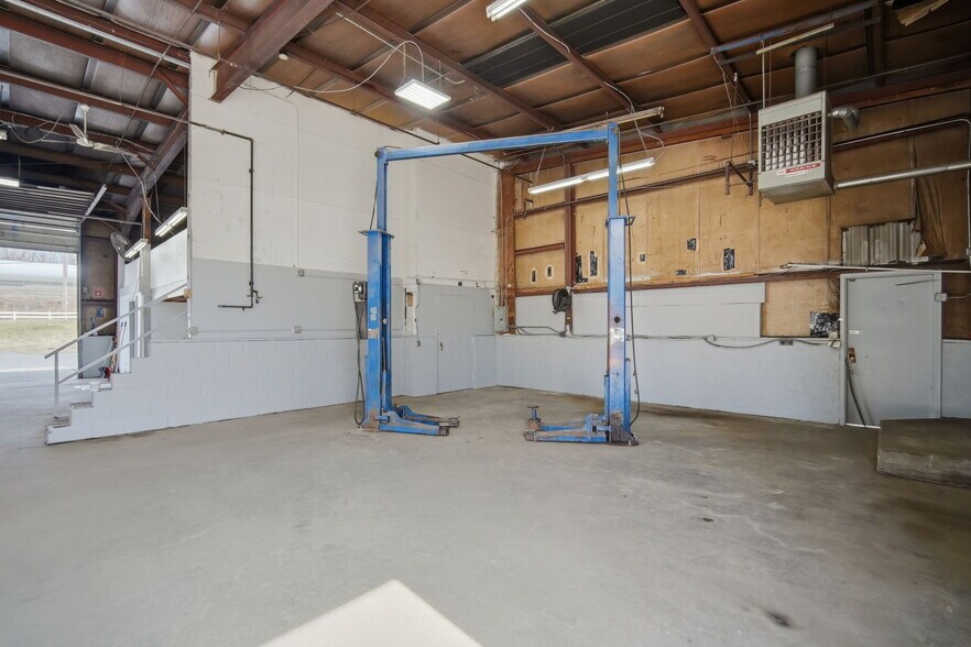 More Photos Of 14 Easthampton Rd, Northampton Warehouse For Lease