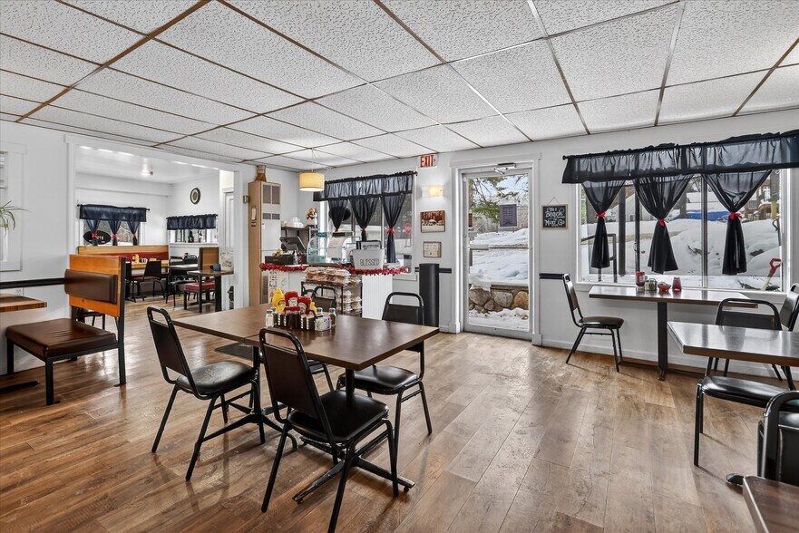 More Photos Of 5937 W Higgins Lake Dr, Roscommon Restaurant For Sale