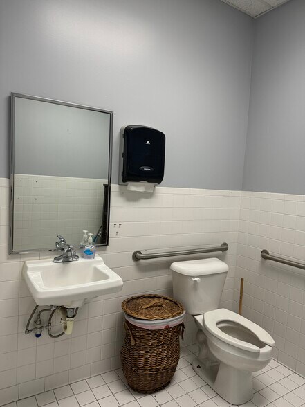 More Photos Of 55951 Gratiot Ave, Chesterfield Office For Sale