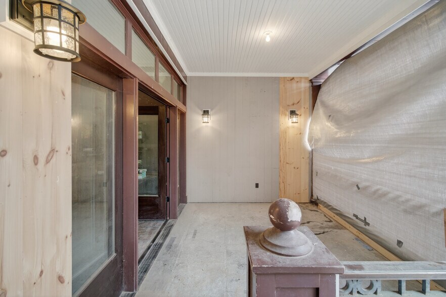 More Photos Of 316 Wall St, Kingston Storefront Retail Residential For Lease