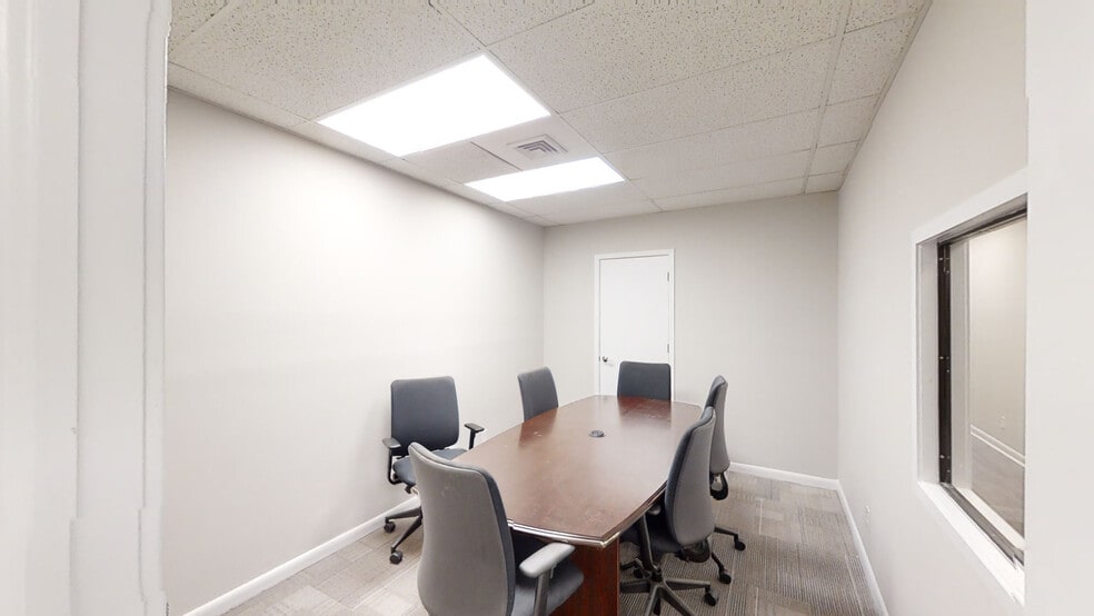 More Photos Of 2920 Edgewood Cir, Columbus Office For Lease