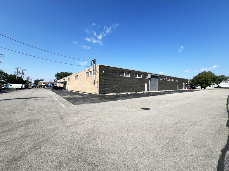 More Photos Of 2480-2490 S Wolf Rd, Des Plaines Manufacturing For Sale