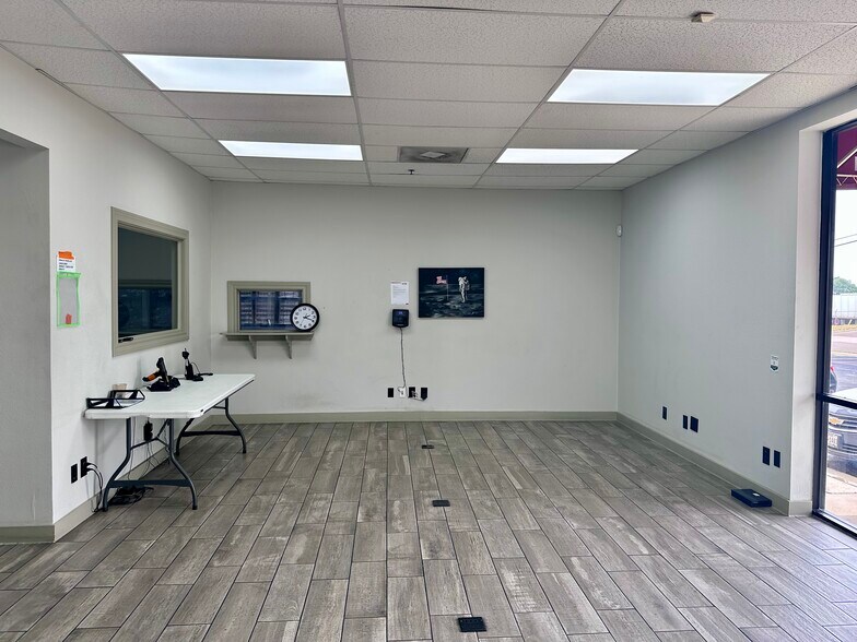 More Photos Of 1629 World Trade Center Loop, Laredo Distribution For Lease