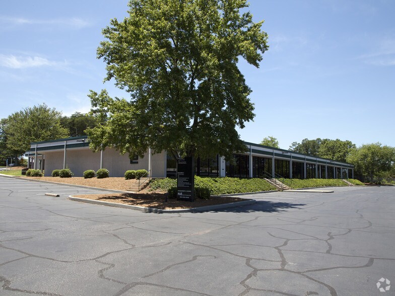 More Photos Of 25 Woods Lake Rd, Greenville Unknown For Lease