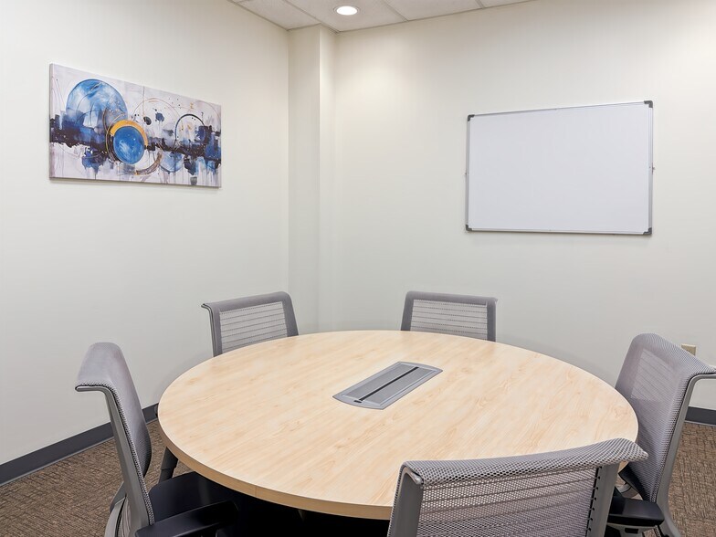 More Photos Of 922 State St, Bowling Green Coworking Space