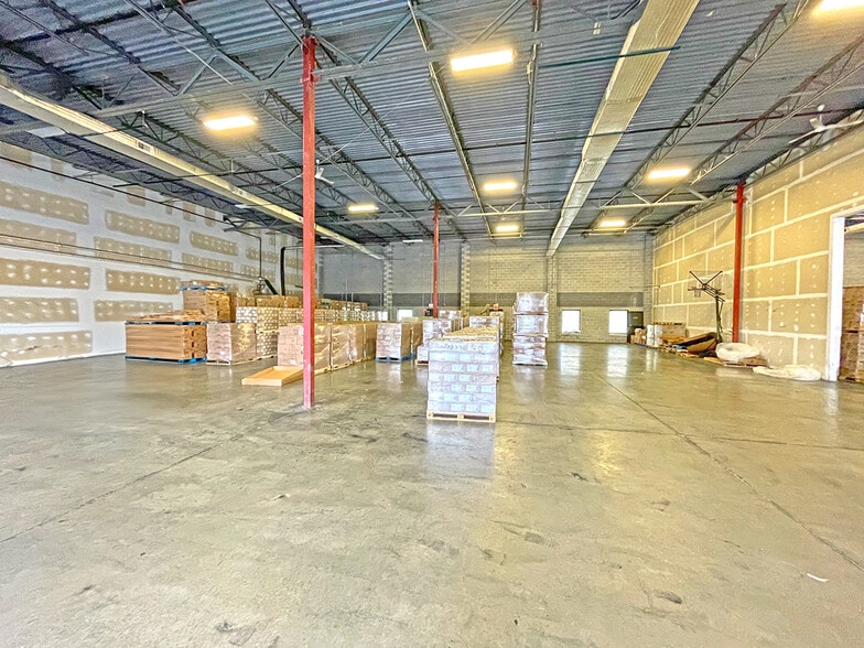 More Photos Of 1900 Crooked Hill Rd, Harrisburg Warehouse For Lease