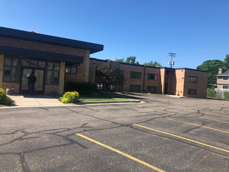 More Photos Of 6701 W 23rd St, Saint Louis Park Warehouse For Lease