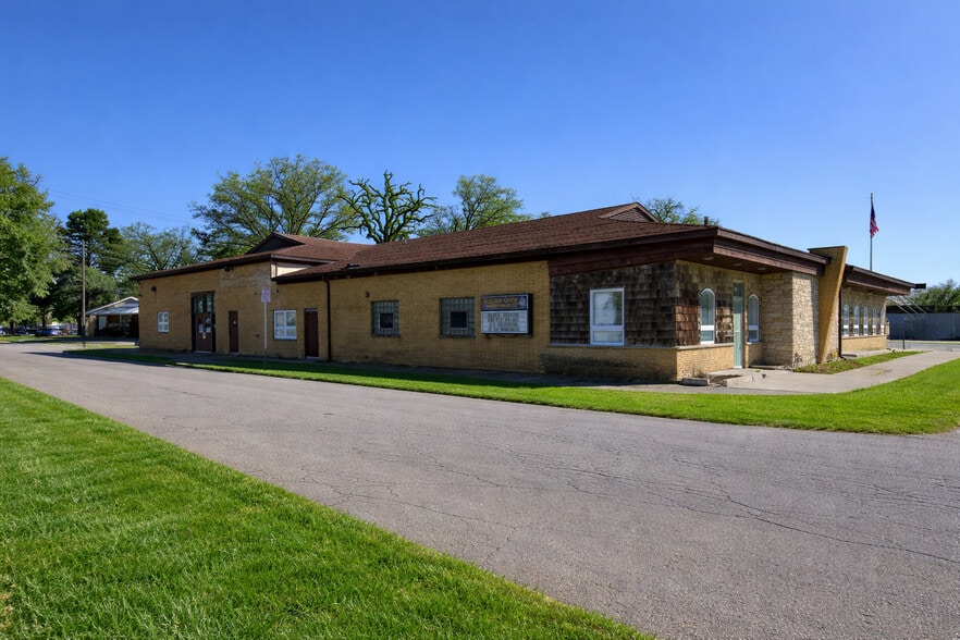 More Photos Of 742 W Greenwood Ave, Waukegan Office For Sale