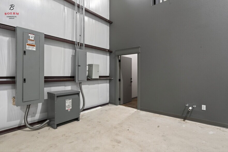 More Photos Of 52 Worth Dr, Boerne Warehouse For Lease