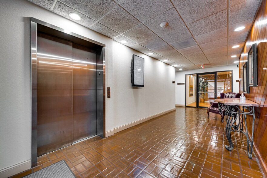More Photos Of 3000 Garfield St, Midland Office For Lease