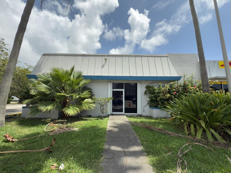 More Photos Of 1813 NE 163rd St, North Miami Beach Freestanding For Lease