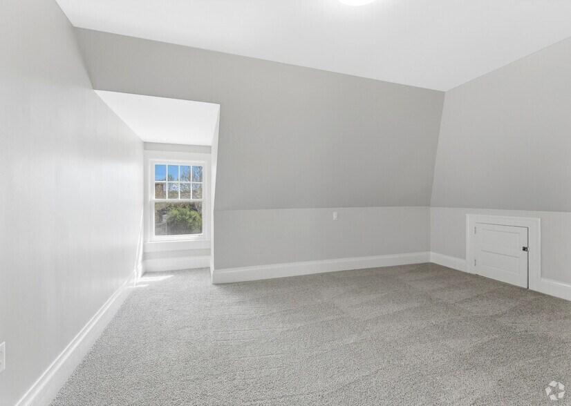 More Photos Of 65 N Gallatin Ave, Uniontown Funeral Home For Sale