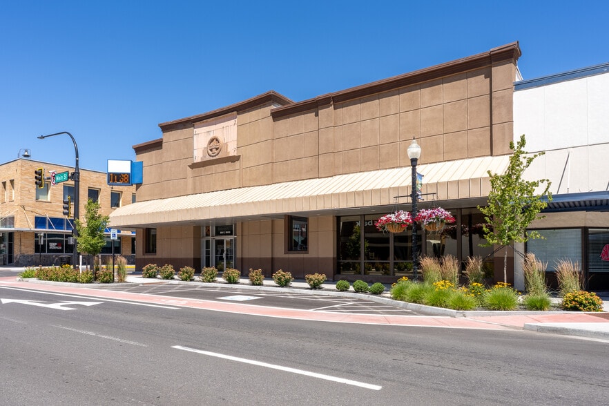 More Photos Of 300 E Main St, Pullman Bank For Sale