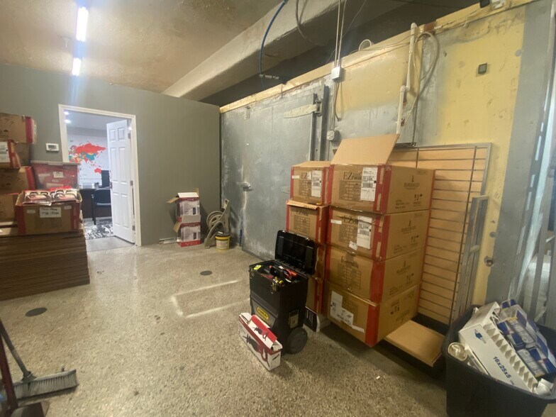 More Photos Of 1636 Central Ave, Middletown Apartments For Sale