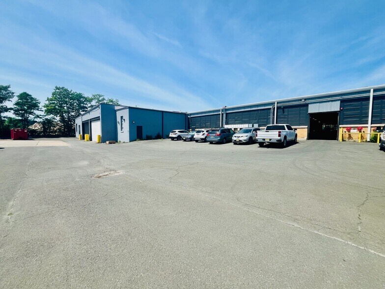 More Photos Of 1659-700 Calhoun Street St, Ewing Warehouse For Lease