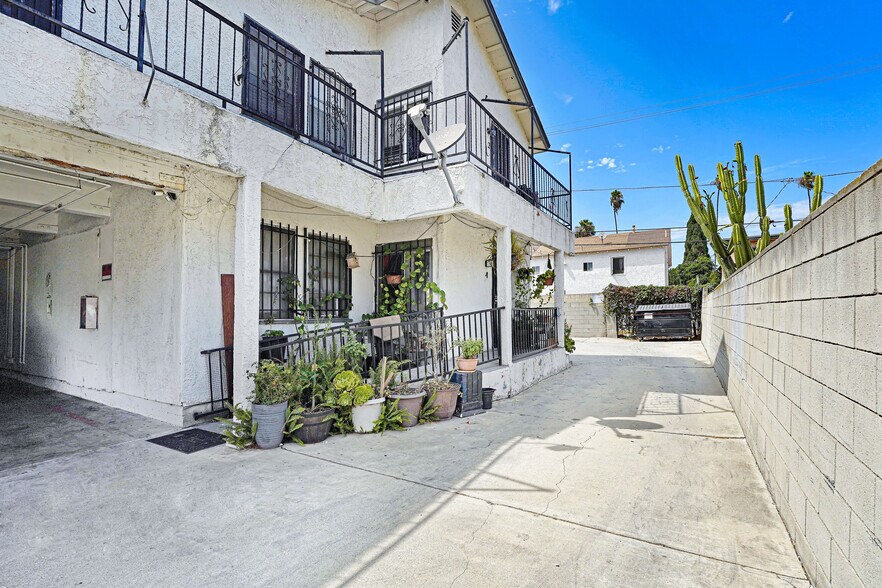 More Photos Of 837 W 85th St, Los Angeles Apartments For Sale