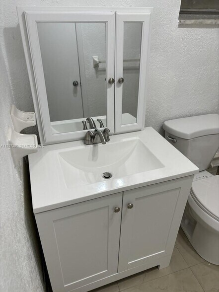 More Photos Of 1471 NW 22nd St, Fort Lauderdale Multifamily For Sale