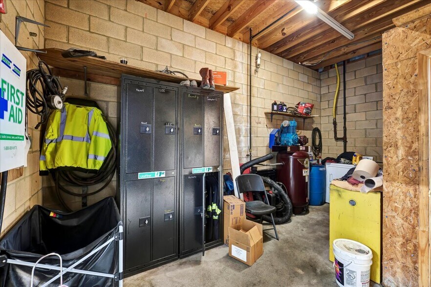 More Photos Of 133 W Blue Lick Rd, Shepherdsville Auto Repair For Sale