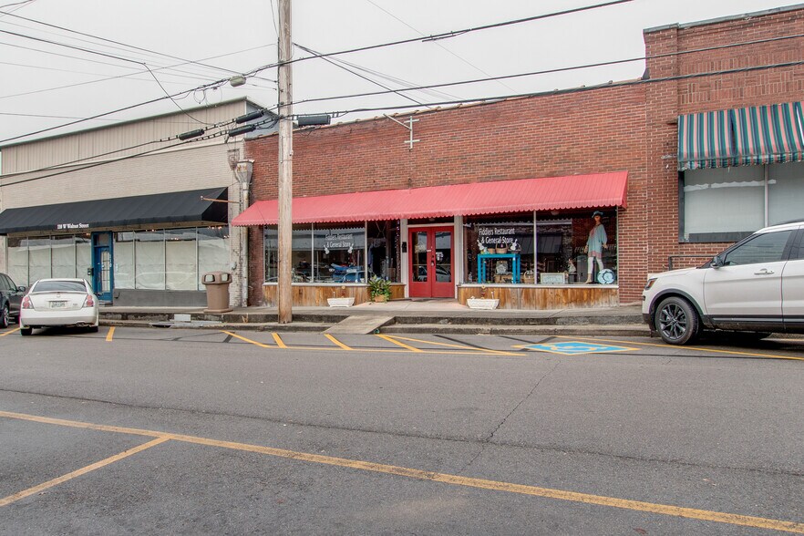 More Photos Of 108 W Walnut St, Smithville Restaurant For Sale