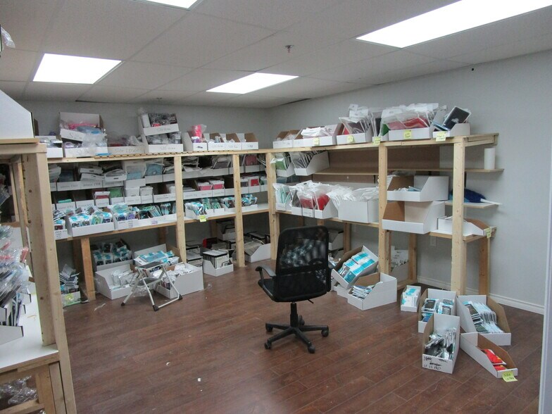 More Photos Of 11211 180 St NW, Edmonton Flex For Sale