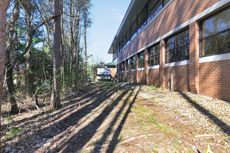 More Photos Of 8451 Boulder Ct, Commerce Township Office For Lease