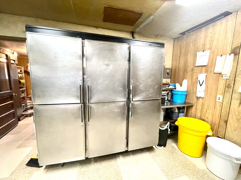 More Photos Of 924 N Main St, Mountain Grove Restaurant For Sale