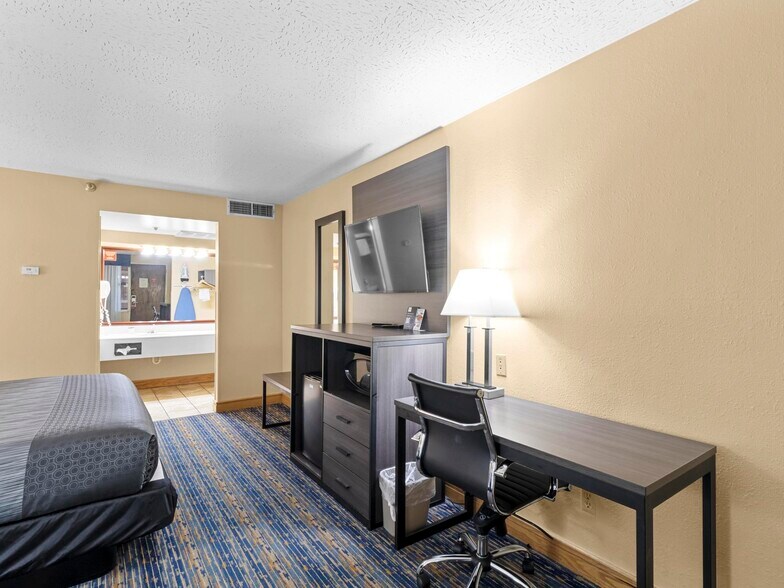 More Photos Of 850 S Bluff St, St George Hotel For Sale