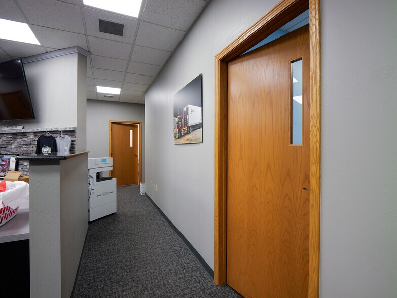 More Photos Of 2321 W Grand Ave, Wisconsin Rapids Office For Sale