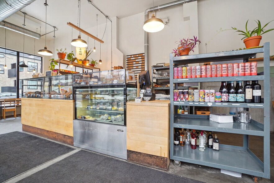 More Photos Of 751 Rue Jarry E, Montréal Fast Food For Sale