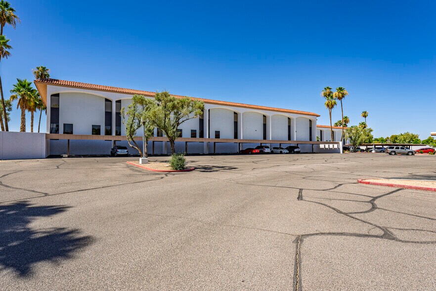 More Photos Of 10451 W Palmeras Dr, Sun City Medical For Lease