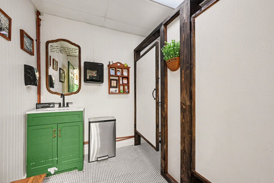 More Photos Of 115 N Main St, Faith Restaurant For Sale